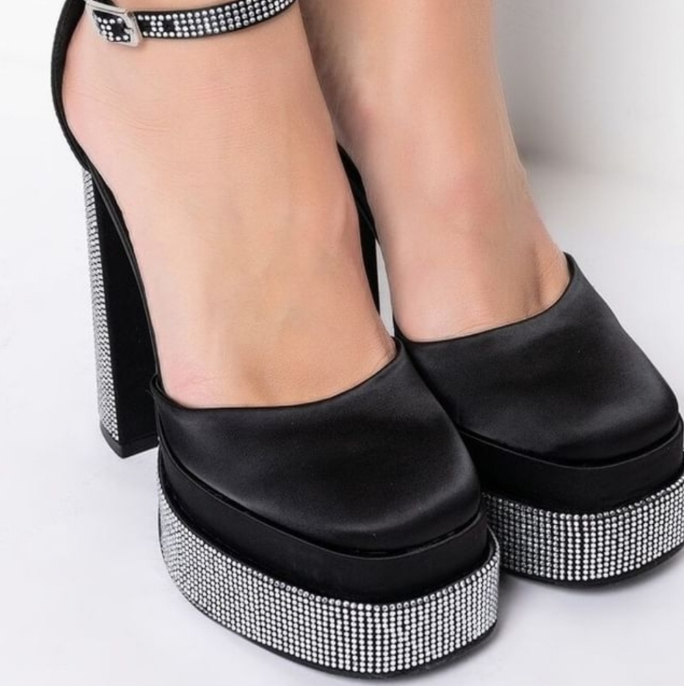 Black Platform studded heels - Picture 3 of 8